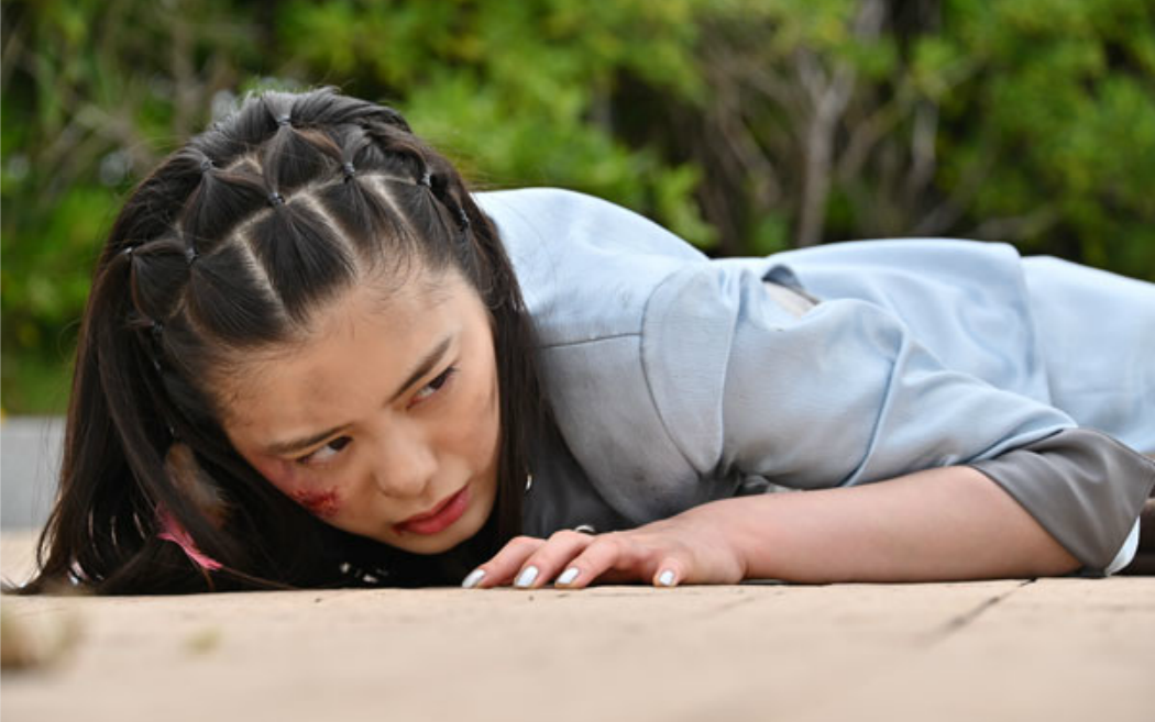 原创假面骑士时王美女奥拉彻底洗白偷袭斯沃鲁茨失败结果被踢死