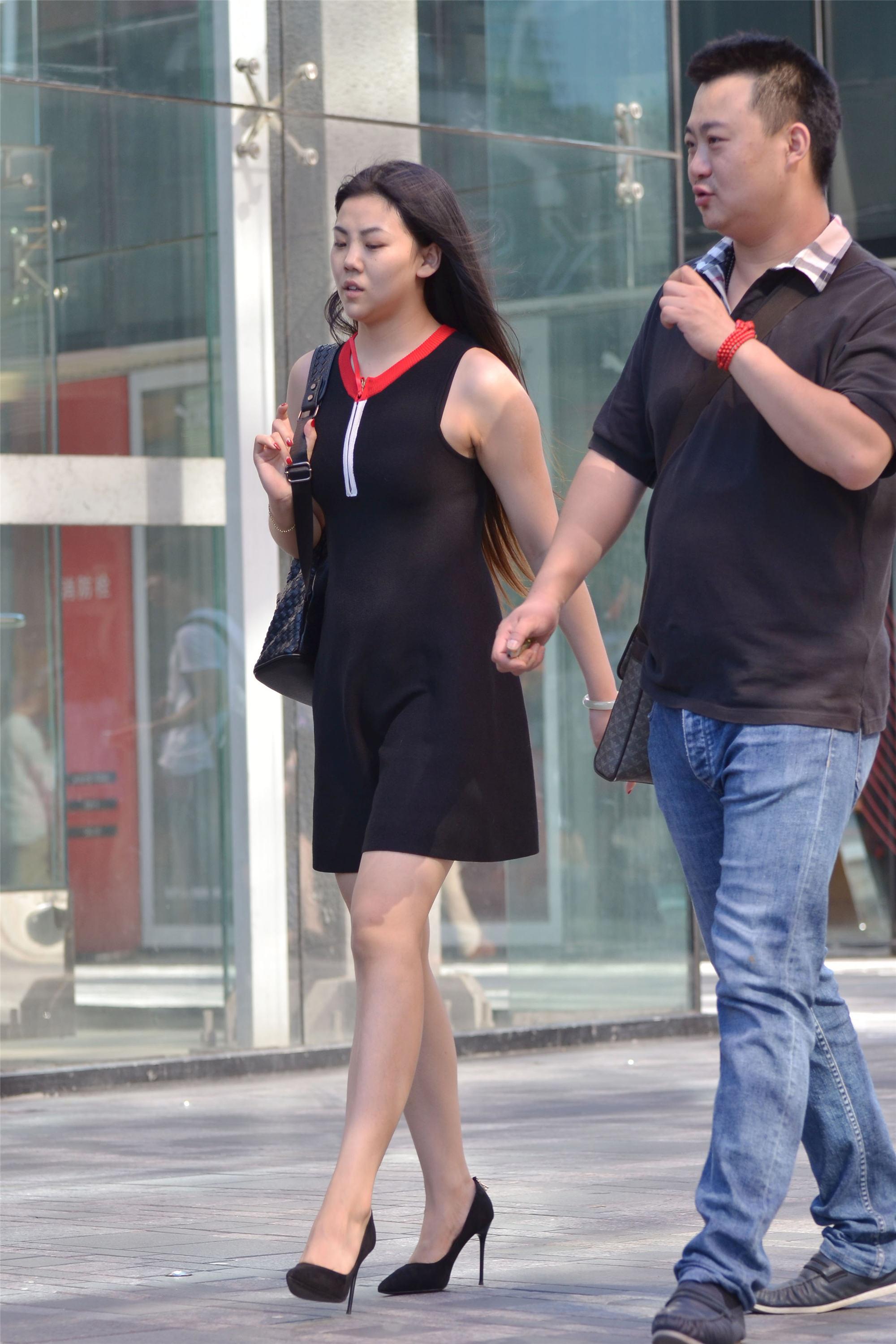 有了尖头细跟鞋时尚的美女逛街都不一样了这就是高跟鞋的魅力