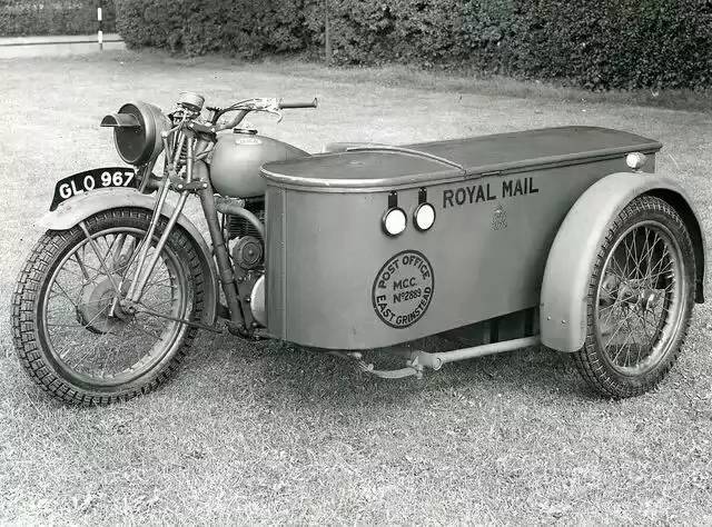 的摩托车,便是我们俗称的"挎子",也称为 "附侧车摩托车"," 挎斗摩托车