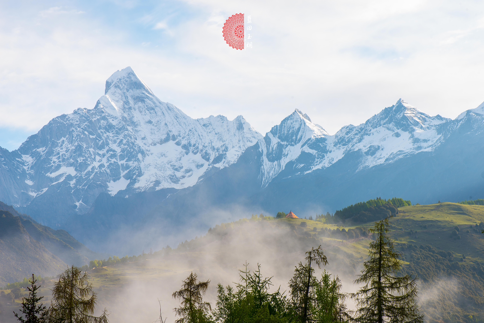 小金除了县城值得游玩,周边的四姑娘山景区的双桥沟