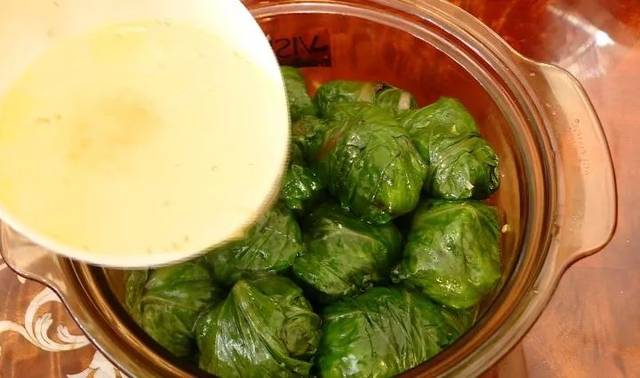 她做的菜包真的是用菜叶包的馅多料足吃一次想十次