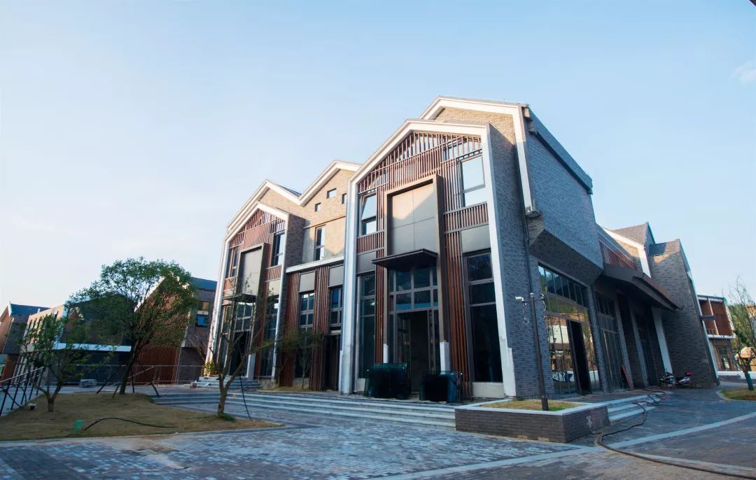 景德镇的商业分两种一种叫绿地昌南里一种叫其他