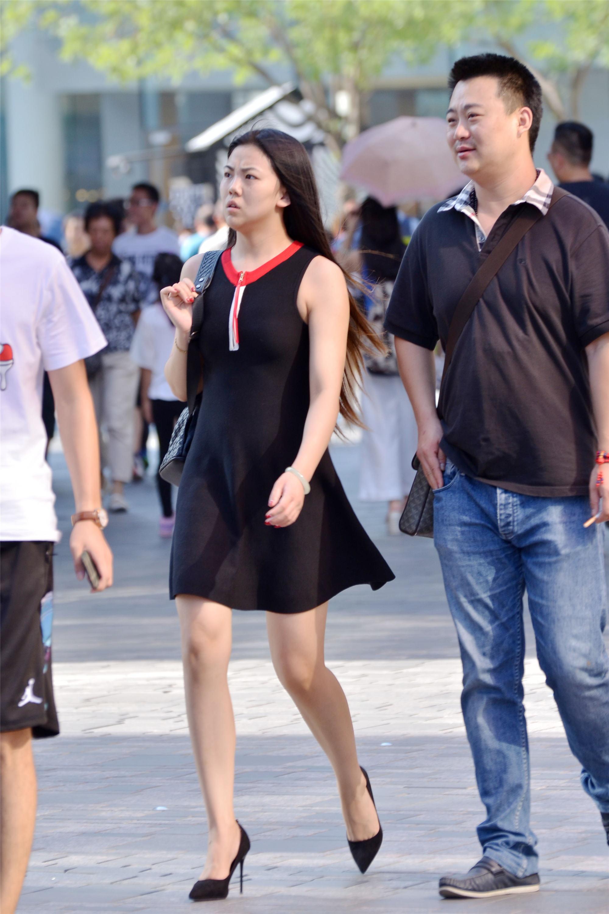 有了尖头细跟鞋时尚的美女逛街都不一样了这就是高跟鞋的魅力