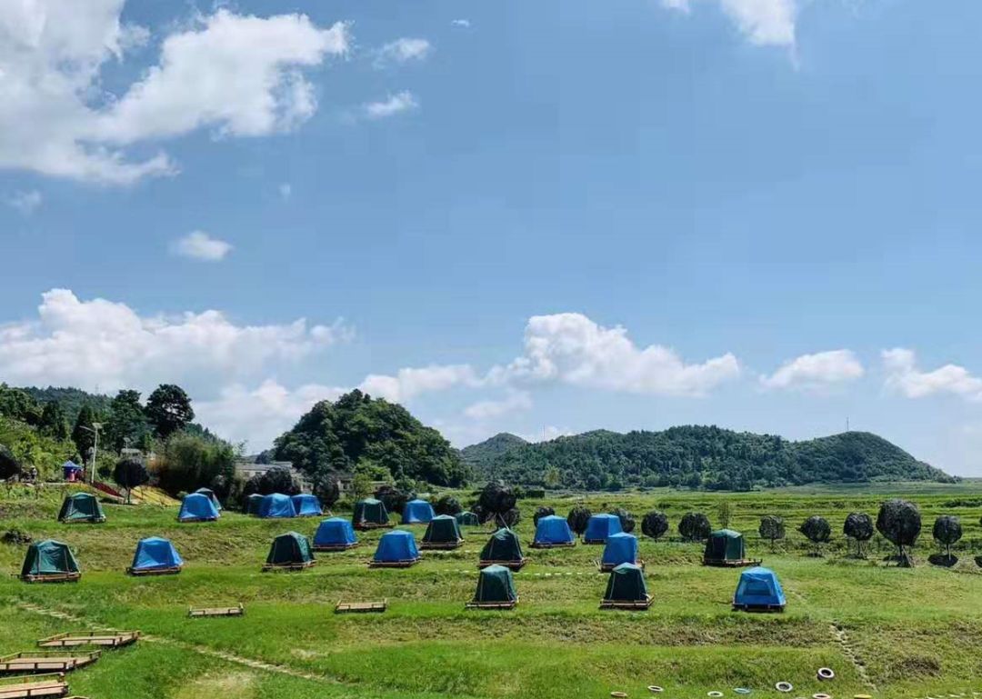 高坡乡扰绕村露营基地图片