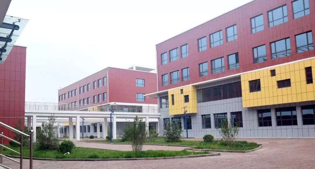 潞州中学北校区操场)看到长治又有一所学校投入使用小编的心情很激动