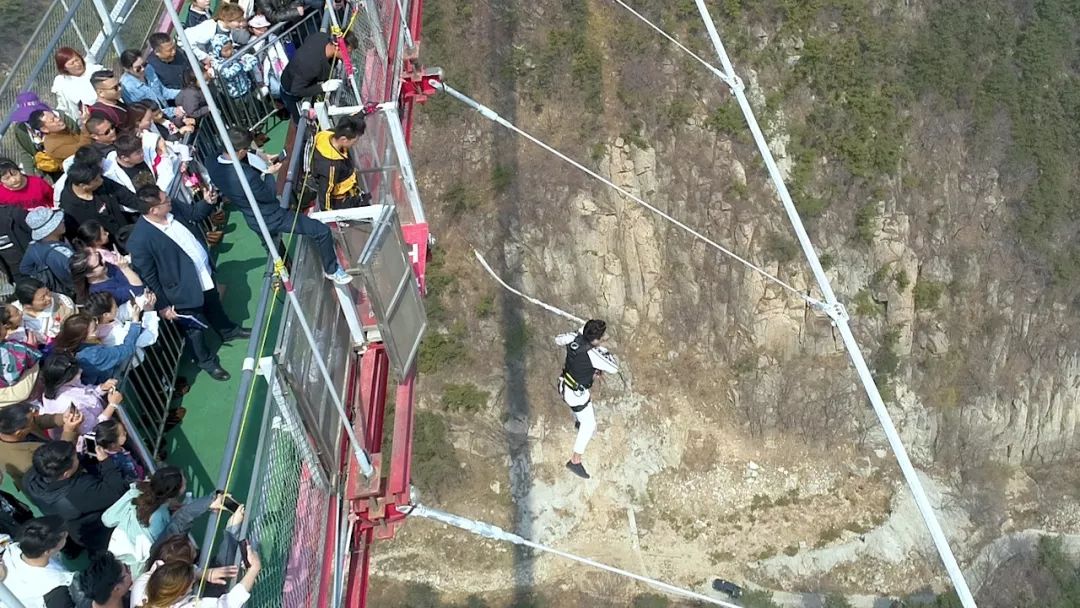 七夕你秀恩爱我买单临沂这处爱情圣地邀请你来蹦极啦