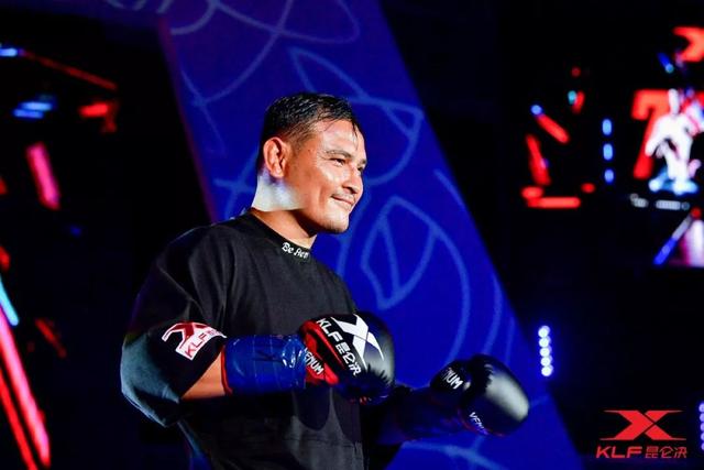 相比于此前孔令丰与黑安迪两回合之后便大局已定的一战