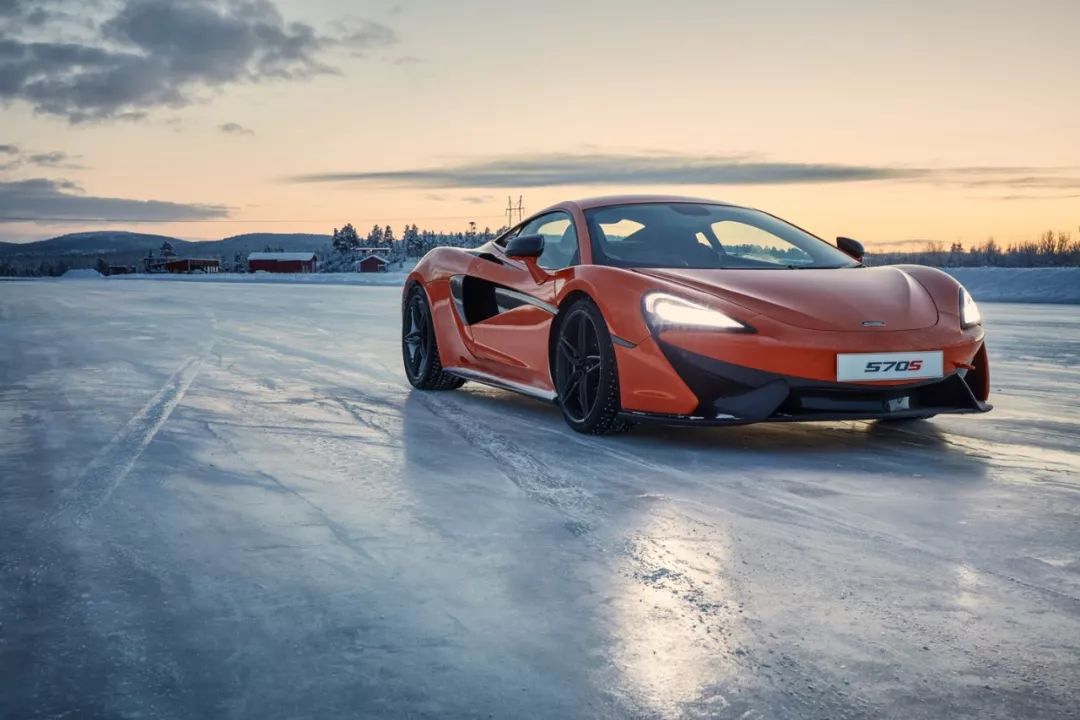 酷暑难熬,试试在极地体验冰上漂移?_搜狐汽车_搜狐网