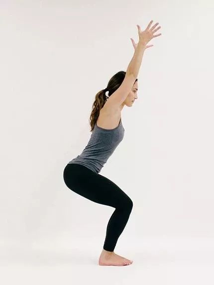 这组瑜伽体式太万能了,不仅全身塑形,还能让你越练越有女人味!