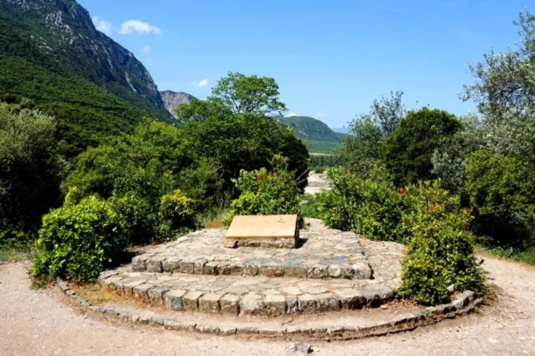 历史上的今天——公元前480年8月11日,斯巴达300勇士血战温泉关