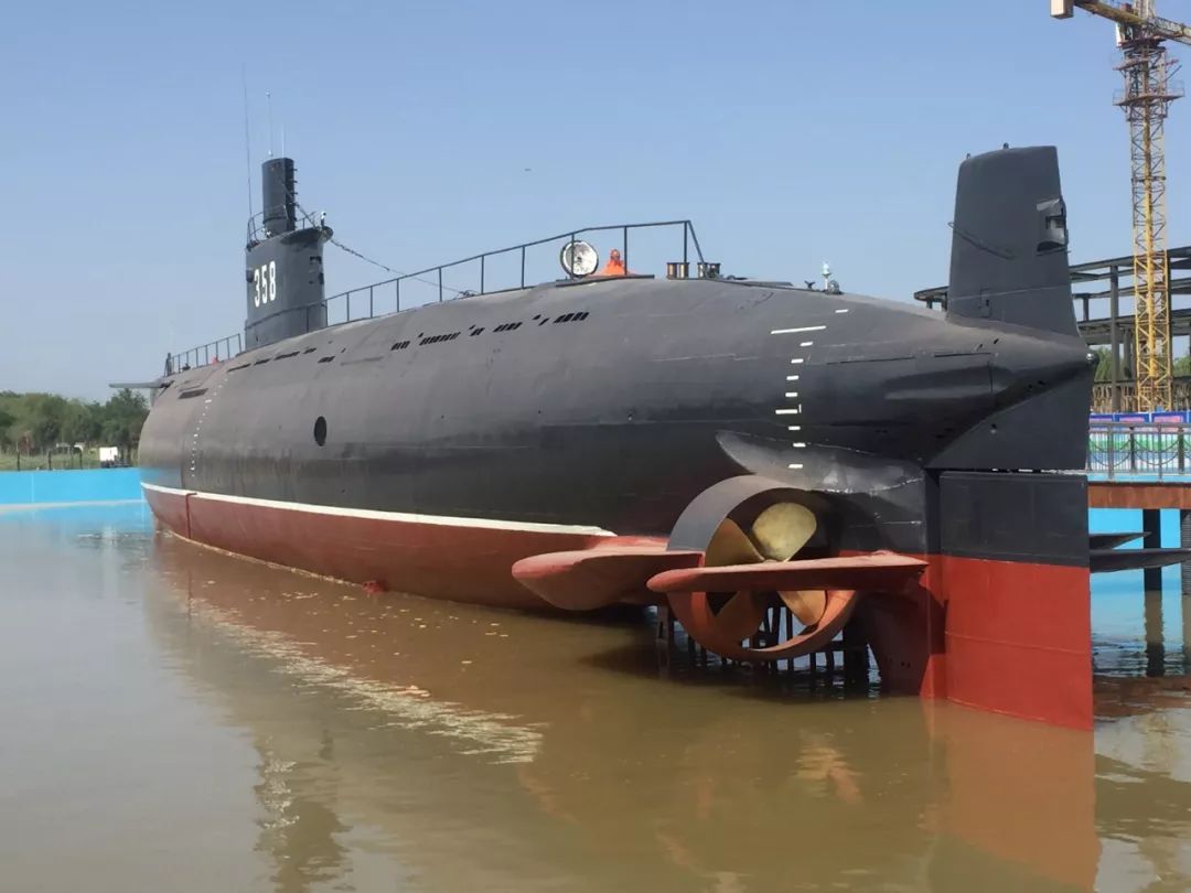 在"358"号潜艇服役23年中,除了完成深潜和一些新研制装备的技术验证
