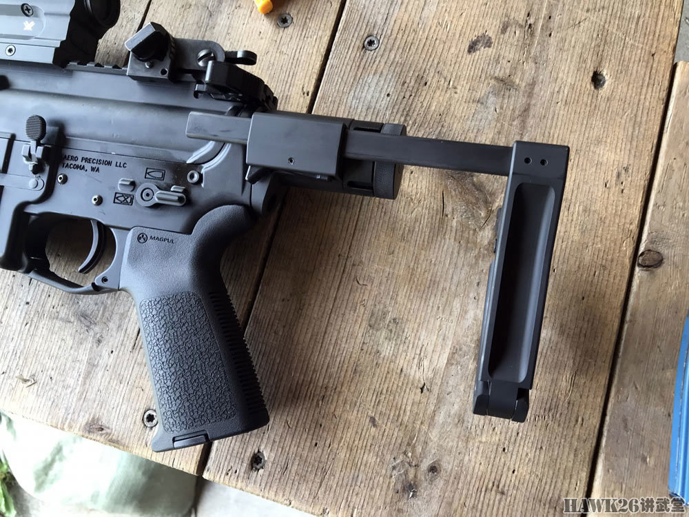 美国一公司推出双折叠ar手枪 微型缓冲管超给力 成为全场最佳_枪托