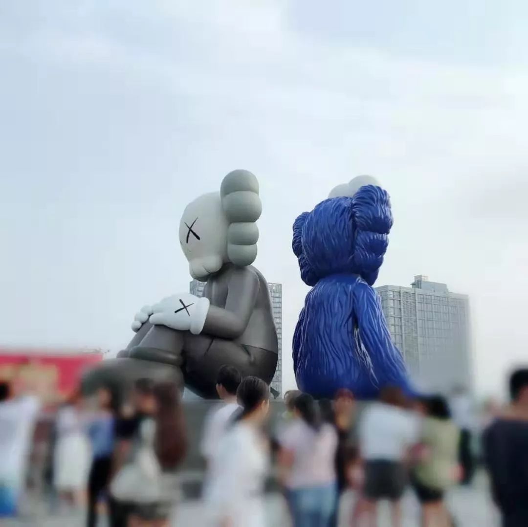 公仔,涂鸦墙很适合拍照也是长沙一个新的地标长沙ifs国金中心是湖南第