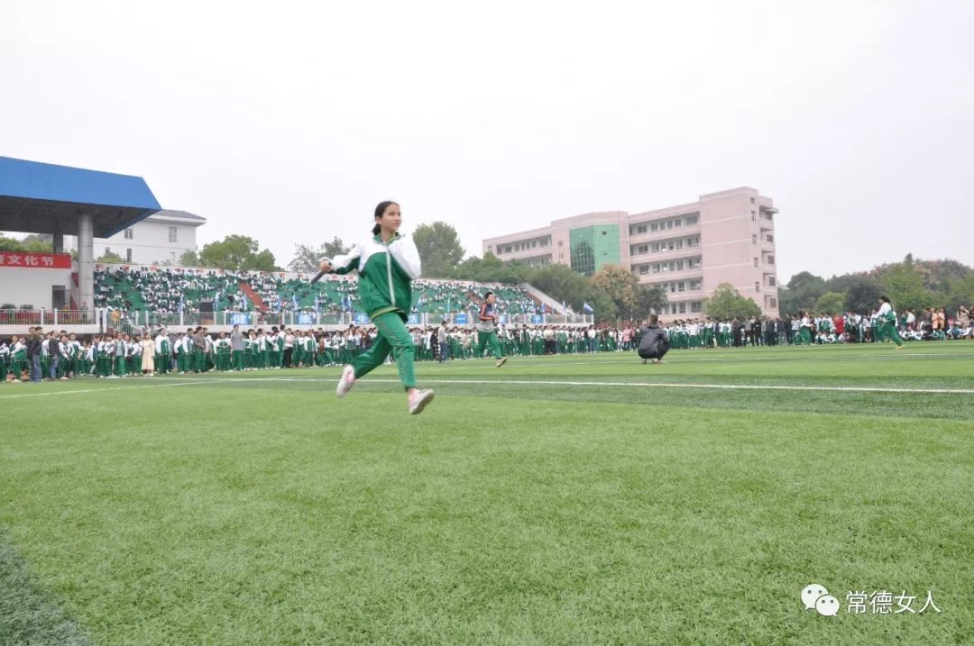 省文科状元澧县一中学子黄滨郦被北大录取发言现场燃爆了