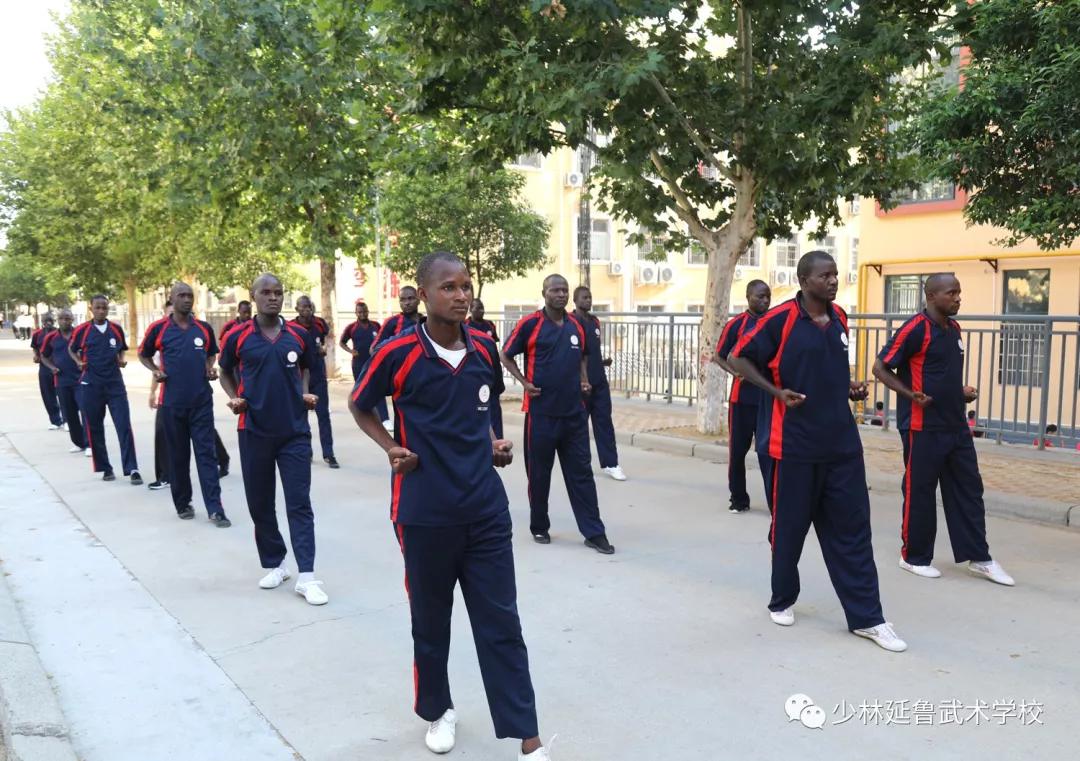 少林延鲁武术学校教育集团一定会坚持弘扬中华武术,以少林功夫为桥梁