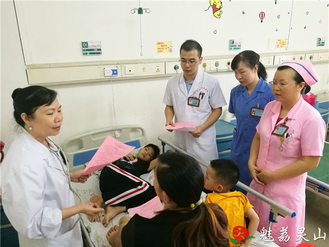 灵山县人民医院掀起医疗保障扶贫政策宣传热潮
