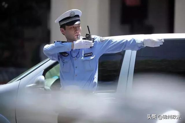 六岔路口交警毛善文的夏天