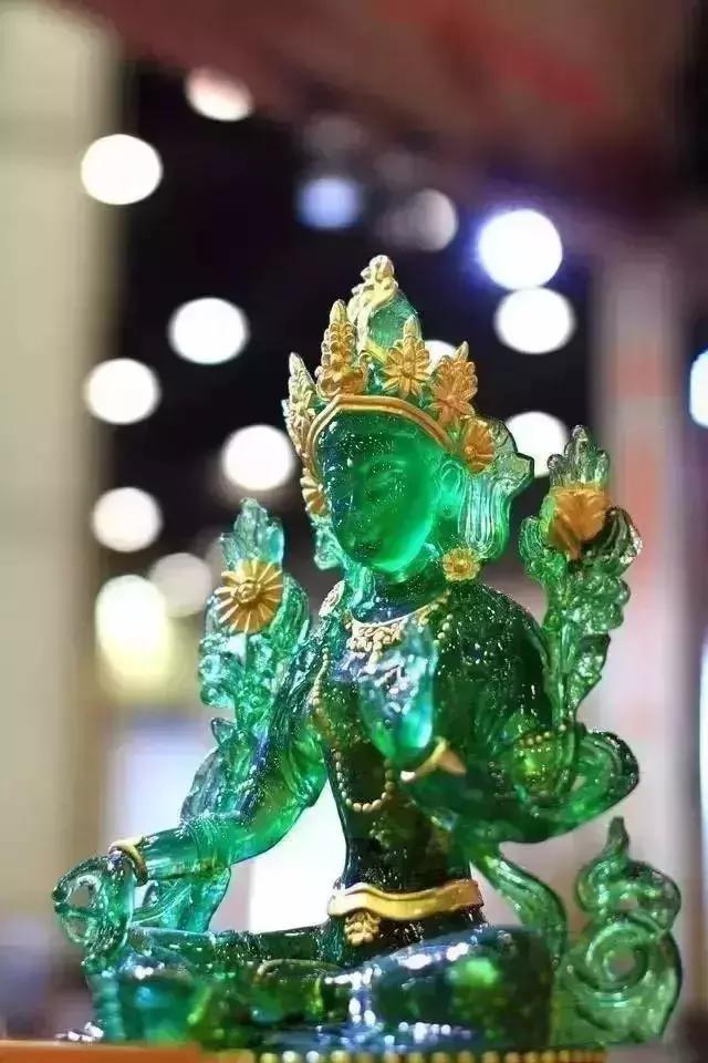 翡翠还是琉璃小伙伴们来瞅瞅这玻璃种翡翠国宝