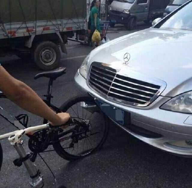 汽车为啥撞不过自行车,真的是偷工减料了吗?