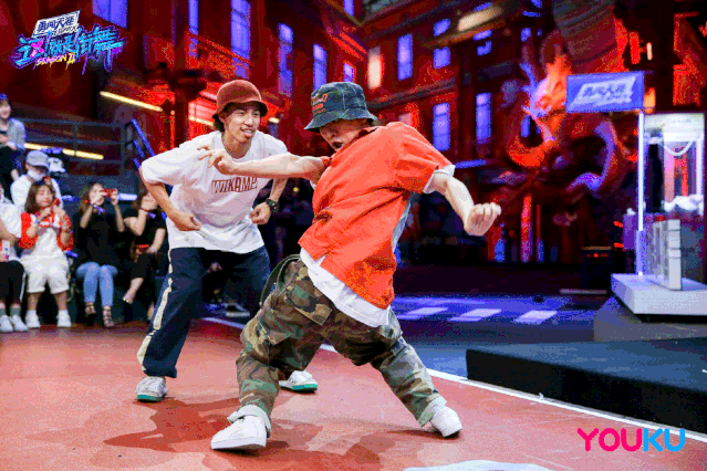 f2305不懂街舞不要紧穿得够swag才重要