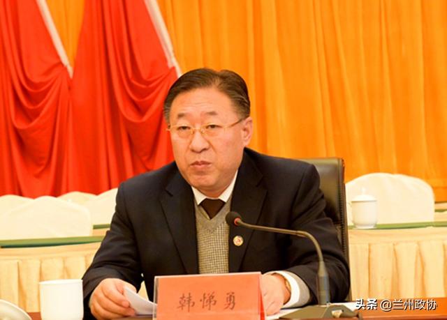 今年6月10日,榆中县委书记冯月旺在一份政协视察报告上郑重地写下批示