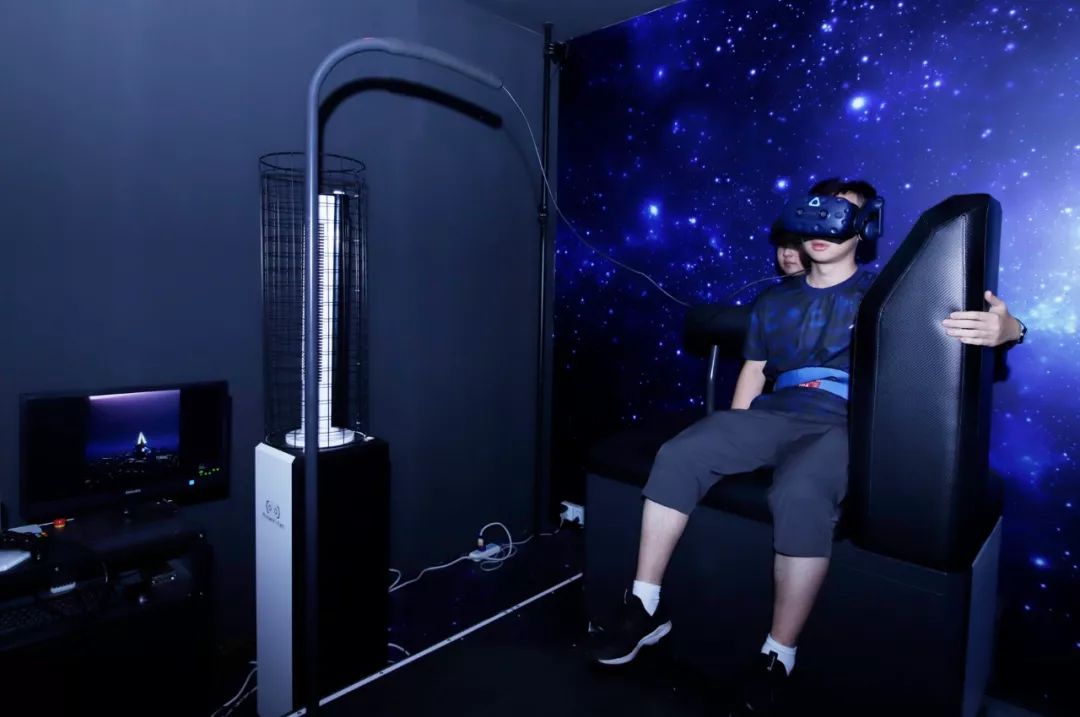 在万代南梦宫展台,可以体验到来自日本超人气vr体验店vrzone的招牌