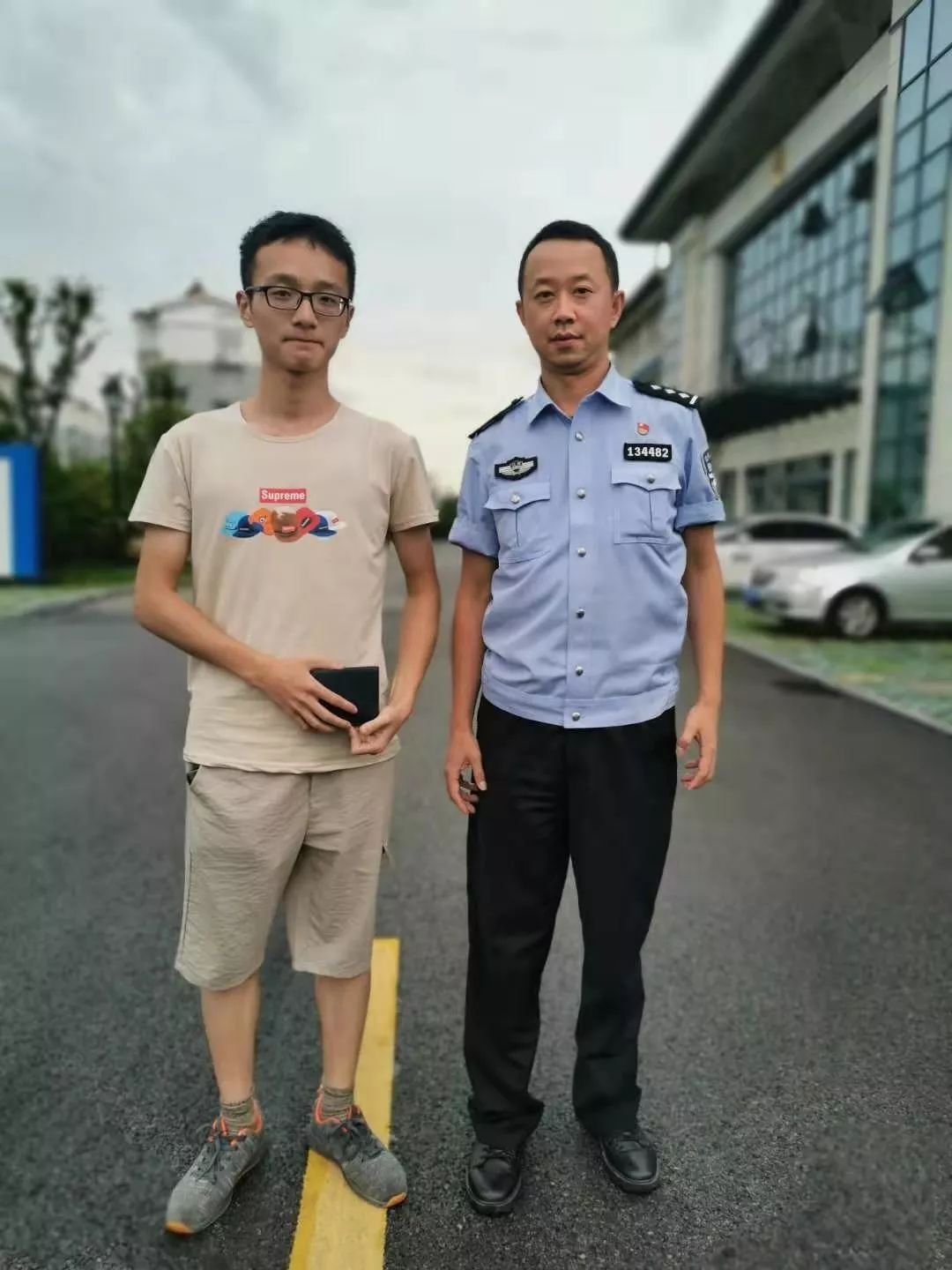 公安民警李安图片