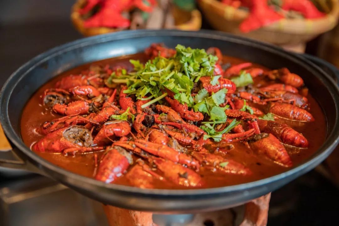 暴打单身狗七夕在希尔顿吃小龙虾秀恩爱就能赢大奖