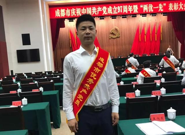 我们正青春我们在奋斗系列报道90后村支书叶伟