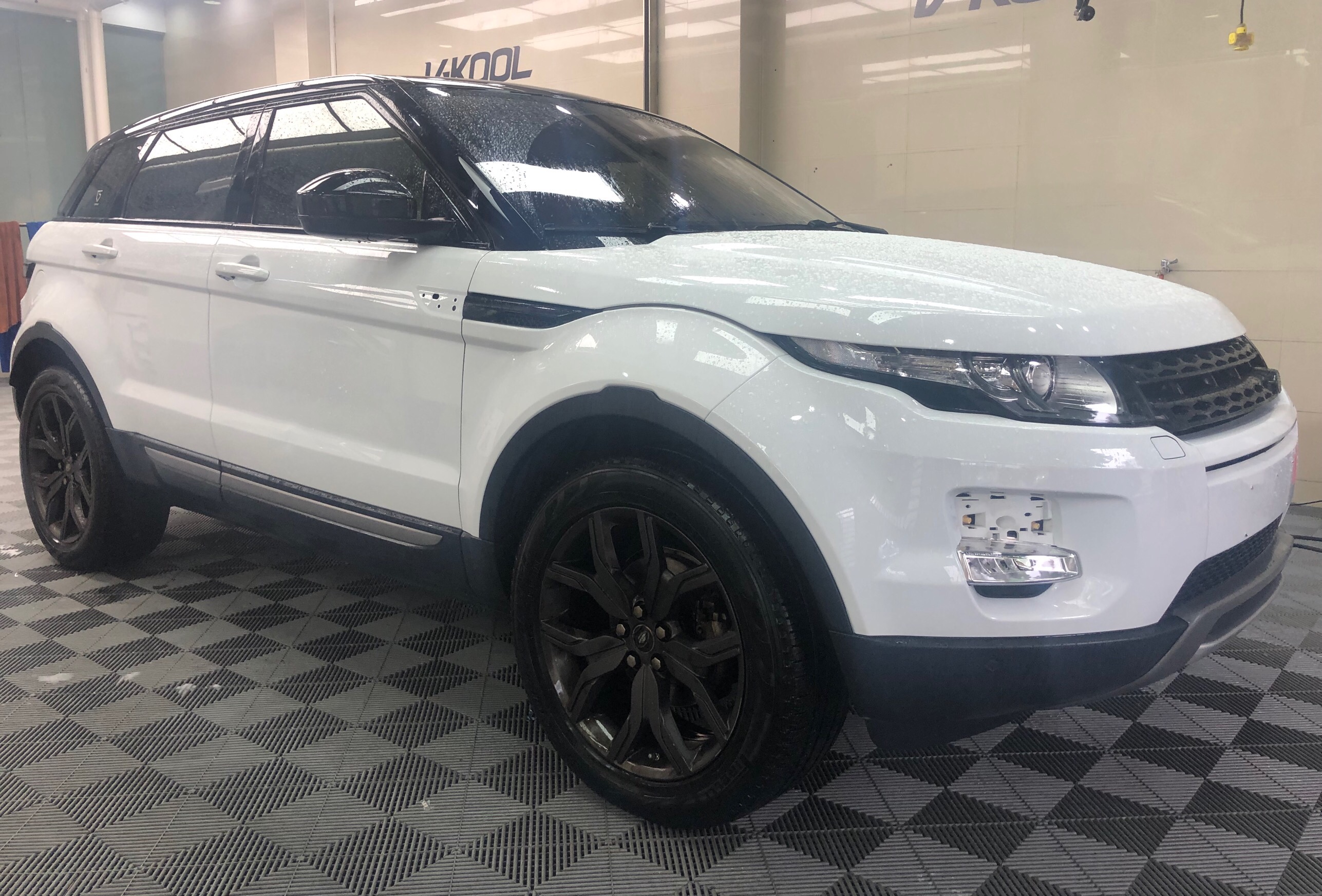 路虎极光改色高亮灰巧手邦汽车贴膜