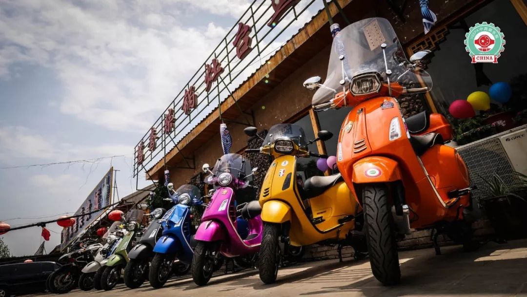 由此,这群小伙伴也开启了 vespa 中国俱乐部北京分部的第一次骑行活动