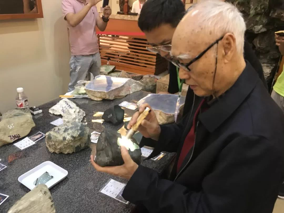 翡翠赌石行话石头不骗人都是人骗人关于这句经典你怎么看