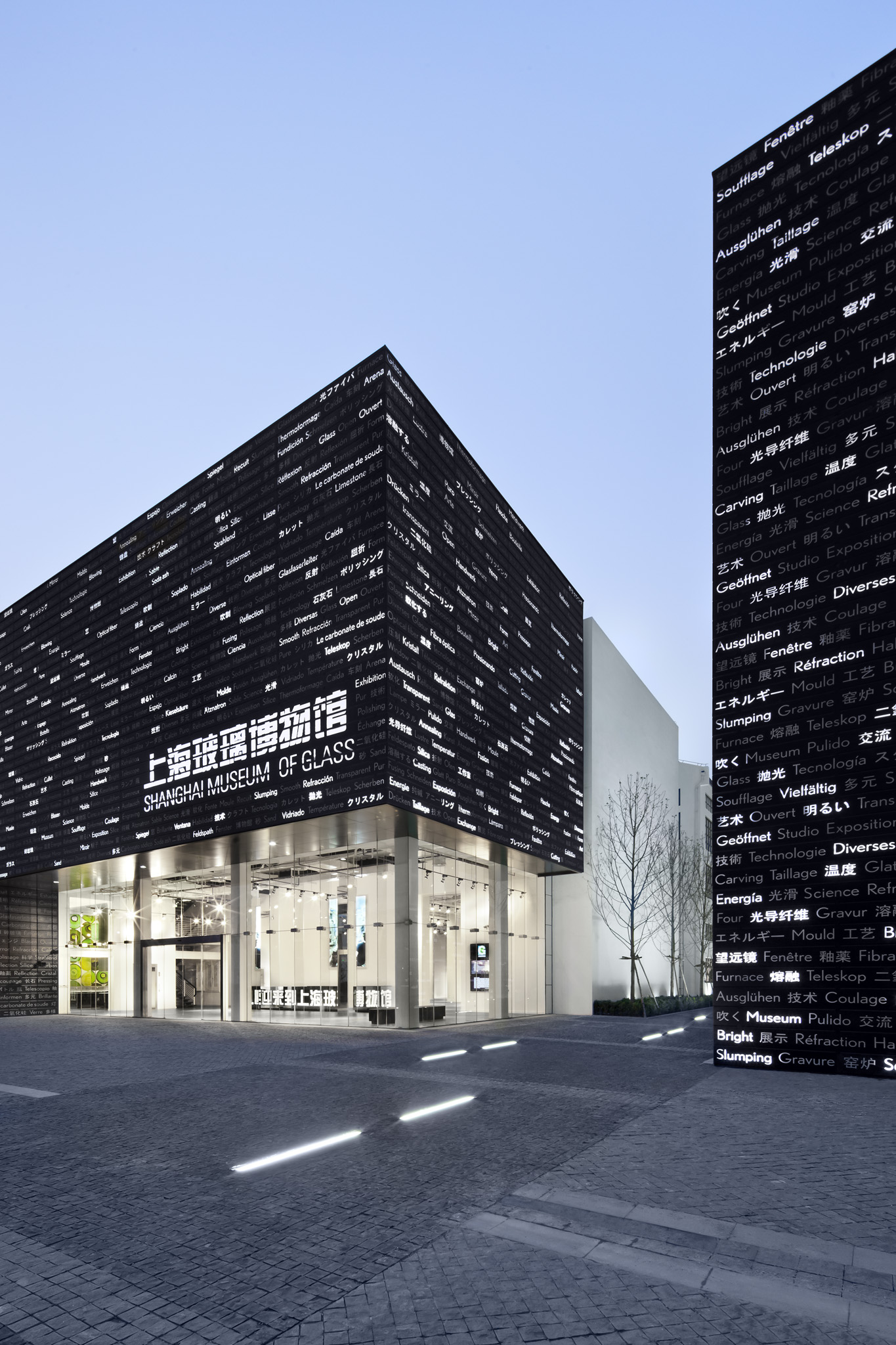 不是每一座夜场博物馆都可以真的"过夜" | 上海玻璃博物馆的仲夏夜之