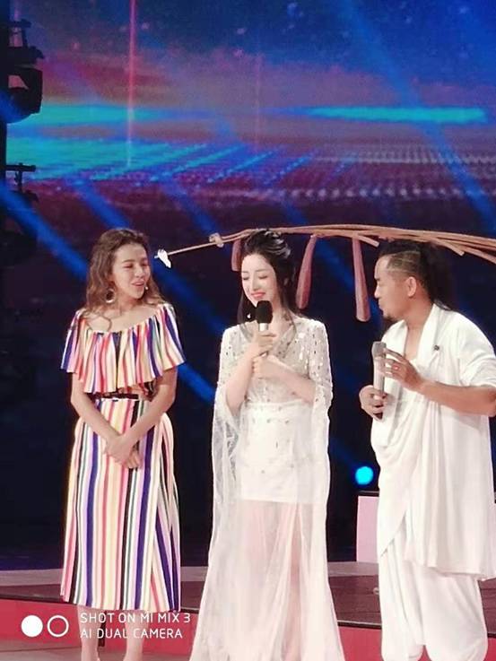 琪峰组合由韩晓峰与金天琪二人组成,韩晓峰作为中国平衡术,魔术大师