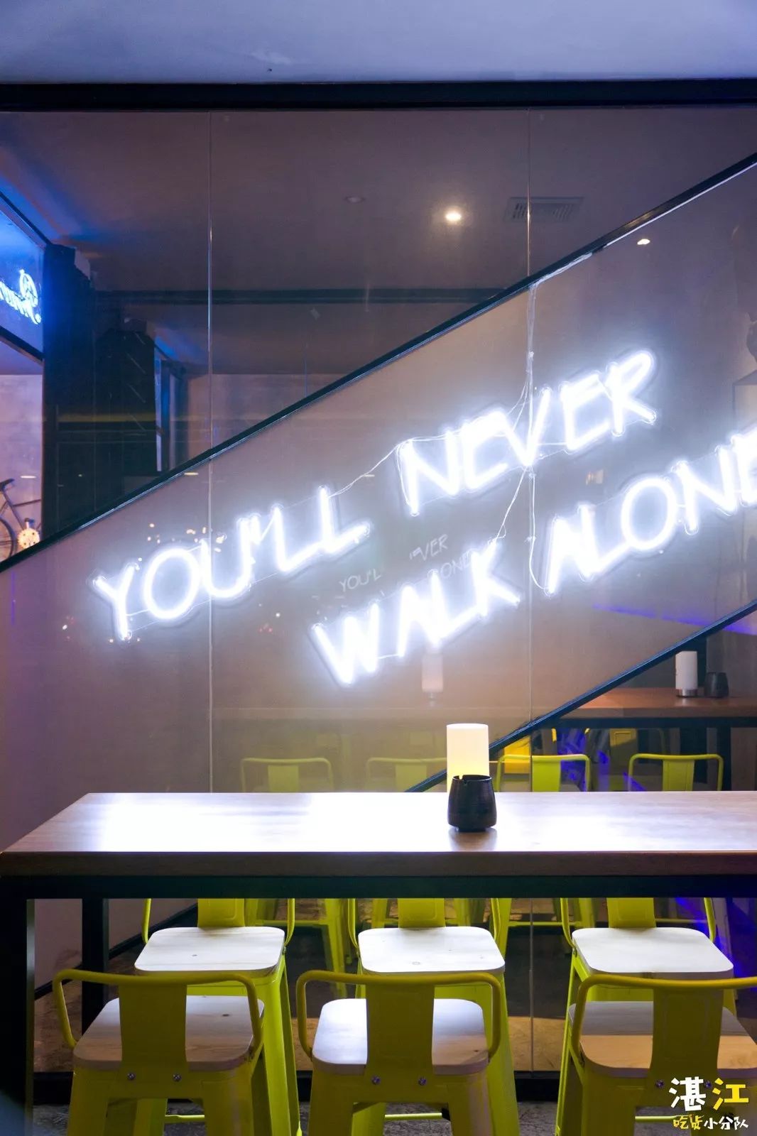 闹市中一处安静的新晋网红清吧每晚10点文艺青年的聚集地