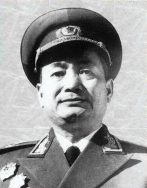 曾泽生也火了:"这个军长我不干了,我要求去三十八军当炊事员.