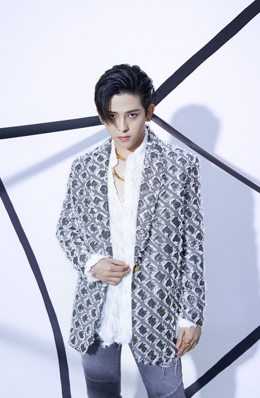 符龙飞新歌在即 第一主打《大胆》首款造型曝光