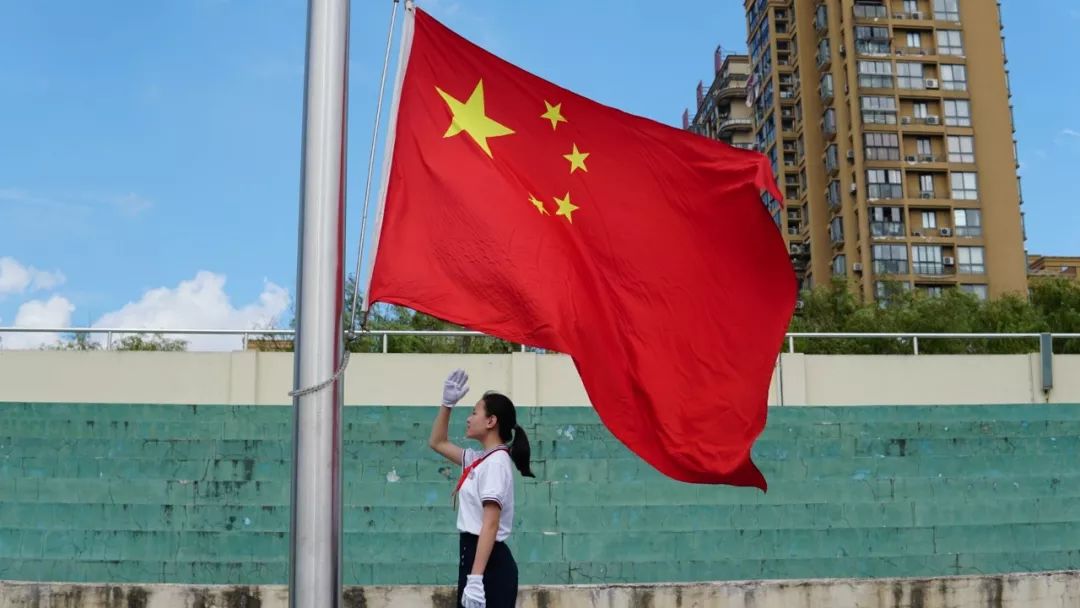 湖州青年来报到五星红旗有14亿护旗手有你有我