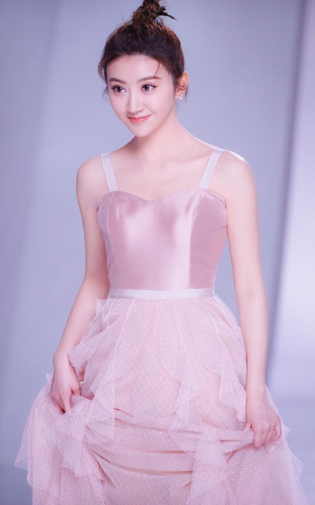 景甜这身露腰装还真是敢穿牛仔套装这么穿忒时髦肤白貌美吸睛