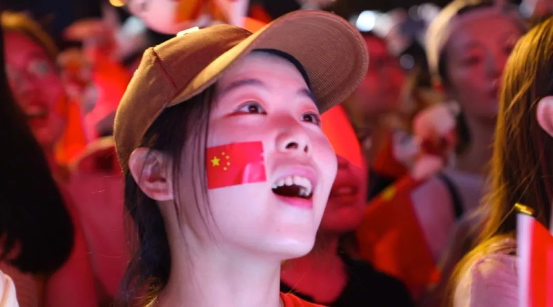 燃爆了昨夜的蓝色港湾上演惊艳一幕