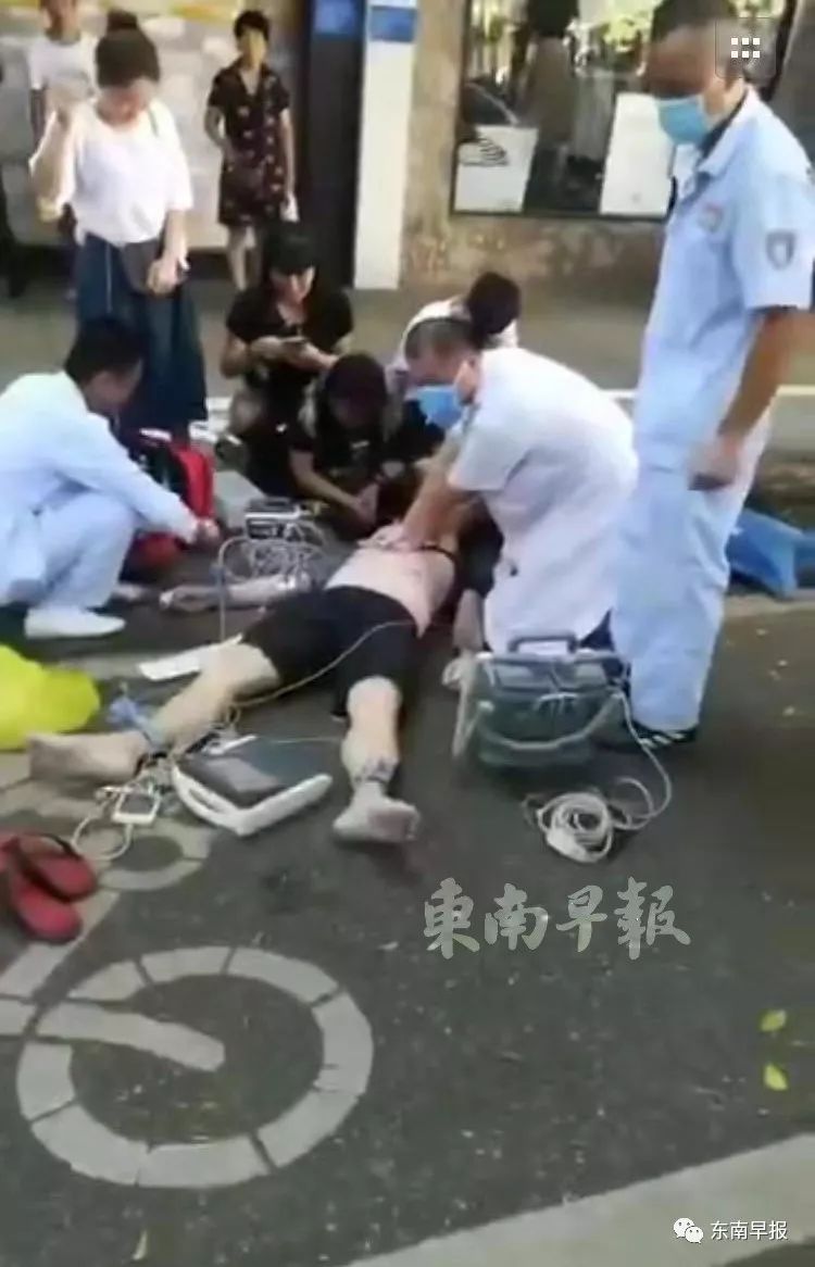 泉州南俊路:骑车男子突然倒地猝死!后座还载着妻子