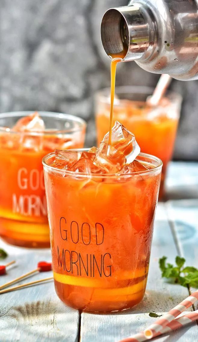 制作过程:将橘子洗净,切成两半,去掉籽.