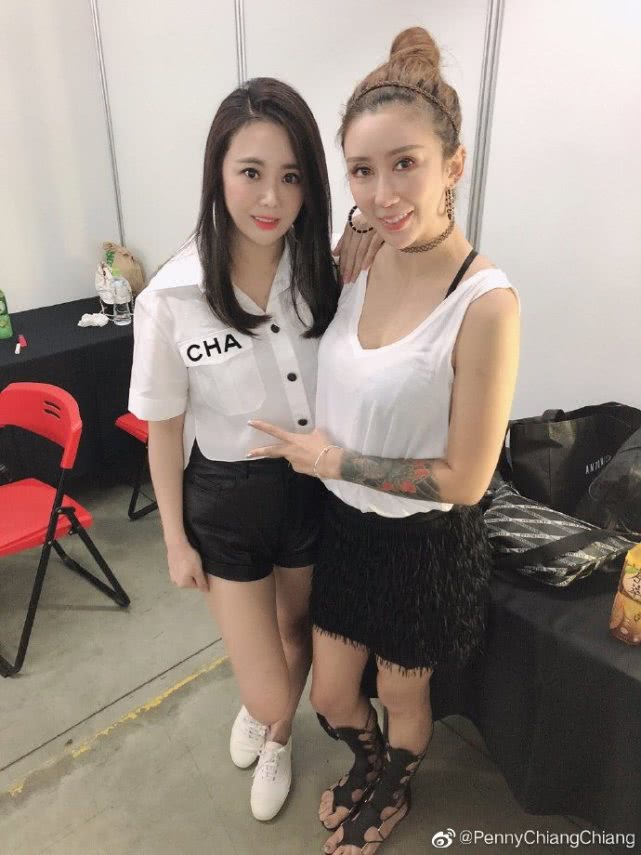 陶喆老婆现身老公演唱会花式秀恩爱,诞下儿子后恢复苗条身材_江佩蓉