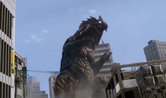 赛古梅戈尔第一次出现的时候,优幸变身泰迦战斗,经过和赛古梅戈尔的