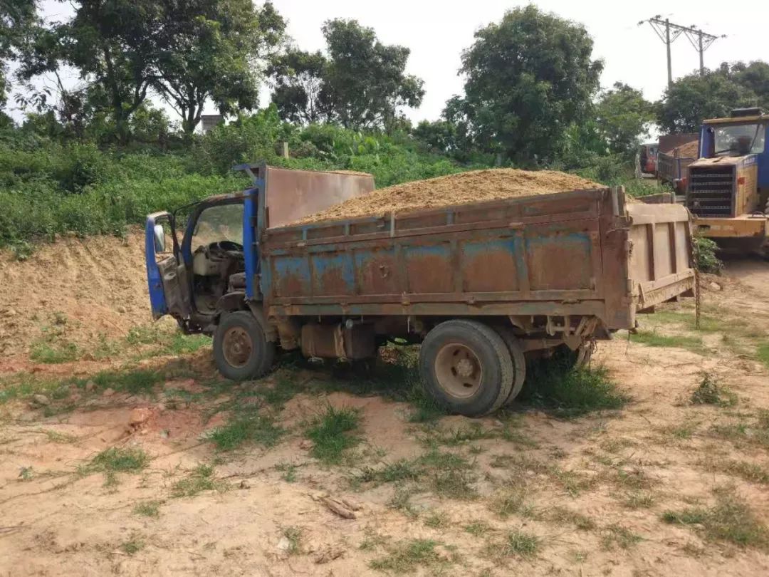 自2017年以来,共出动370多人次,没收抽砂船只12艘,扣押运输车14辆