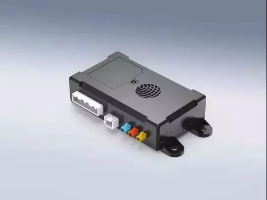 通过多路的 can fd,百兆以太网及 usb 接口与各类的车载控