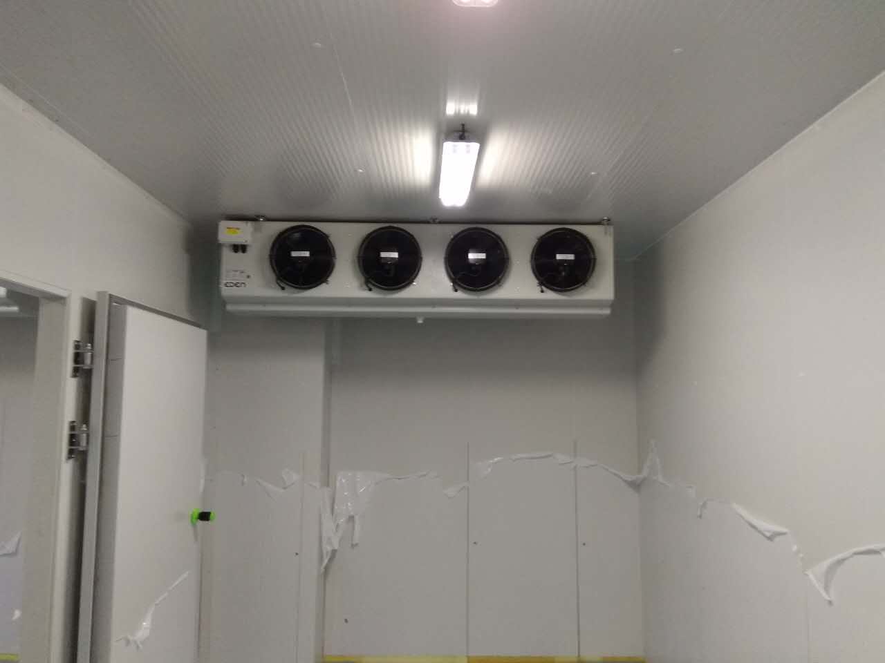 (3)夹套式冷库在常规冷库的围护结构内增加一个内夹套结构,夹套内装设