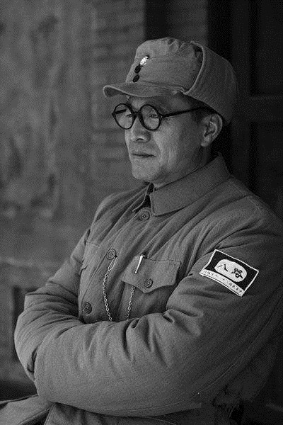 1915年底,云南都督蔡锷将军掀起了反袁复辟的护国运动,刘伯承也奉命