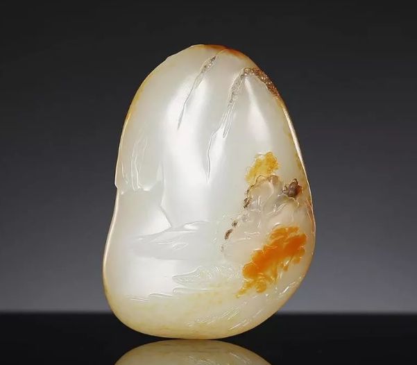 有瑕不值价这块有瑕疵的和田玉拍出了9430万天价