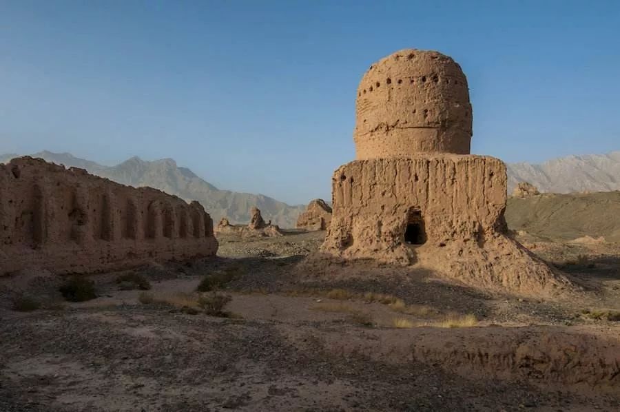 新疆发掘"女儿国"遗址,女儿国国王遗骸腹部有婴儿骨头,死因竟是